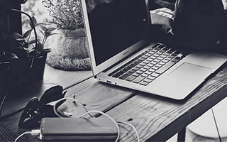 曼城5500万坐穿板凳！19岁小将打脸天价引援，真相太扎心